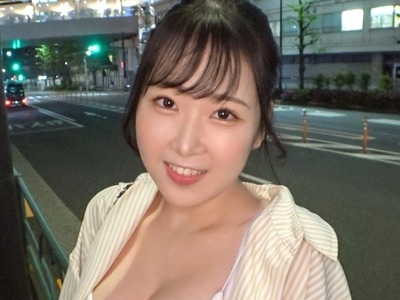 骑兵破解GANA-2906 マジ軟派、初撮。 1950 夜道を一人で歩くやたら薄着の女の子をナンパ！警戒心ゼロで楽々ホテインww脱がしてびっくり！ド級の天然爆乳が登
