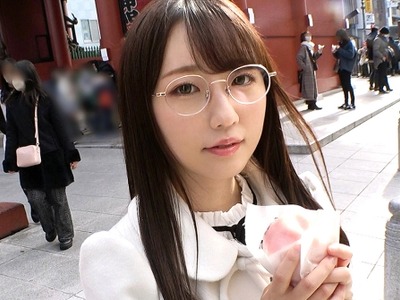 骑兵破解GANA-2860 マジ軟派、初撮。 1923 ひかえめメガネ美少女をホテルに連れ込む背徳感！押しに弱すぎてされるがままに胸やお尻を揉まれ… 電マで潮吹きま