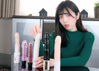 骑兵破解SRYA-029 【スレンダー巨尻の激カワ奥さまバイブ試陰テイスティング！！】奥さまのマ●コで咥えたバイブを当てたら高額賞金！！羞恥に耐えながら