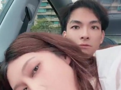 淫蕩學生妹在移動的車上被幹到高潮好幾次-斑斑