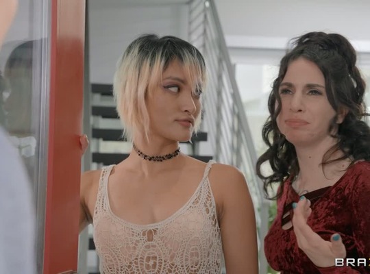 BRAZZERS2022-03-07郊区的秘密第2部分