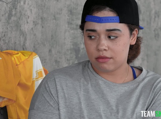 TEAMSKEET2026-09-05-你竟然把那肥大的屁股藏在衣服下面她闺蜜的鸡巴让她爱上了男人