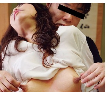 骑兵破解JKNK-147 超敏感長乳首五十路熟女 しほ 詩夏